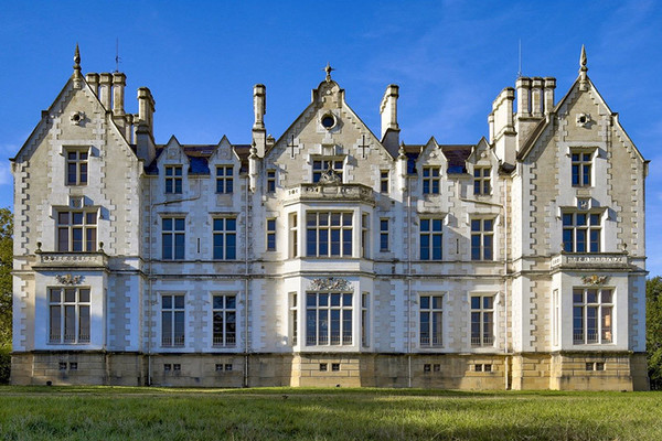 Découvrez 5 châteaux mis en vente par Coldwell Banker