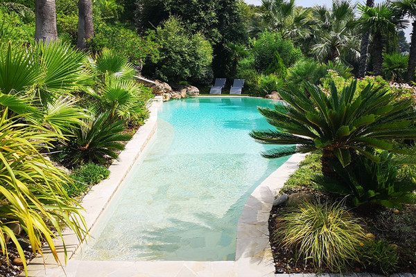 Découvrez 5 des plus belles propriétés avec piscine proposées par Coldwell Banker sur la côte d'Azur