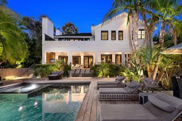 Laeticia Halliday a choisi Coldwell Banker pour vendre sa villa de Los Angeles